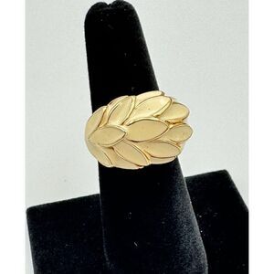 Vintage Signed 18K GE Gold Plated Cream EnamelFeather Leaves Statement Ring 6.75